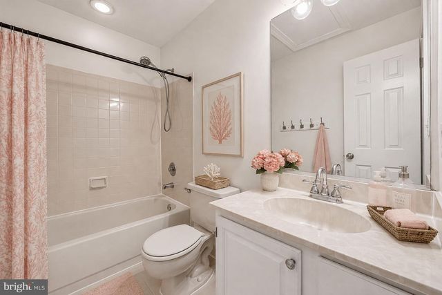21208 HEDGEROW TER, Ashburn, VA 20147