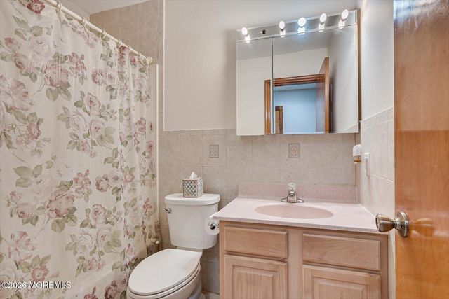 73 Windsor Drive, Eatontown, NJ 07724