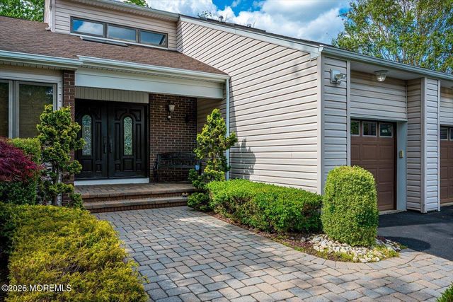 73 Windsor Drive, Eatontown, NJ 07724