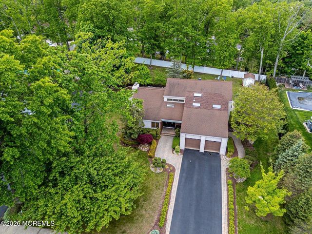 73 Windsor Drive, Eatontown, NJ 07724