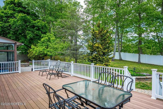 73 Windsor Drive, Eatontown, NJ 07724