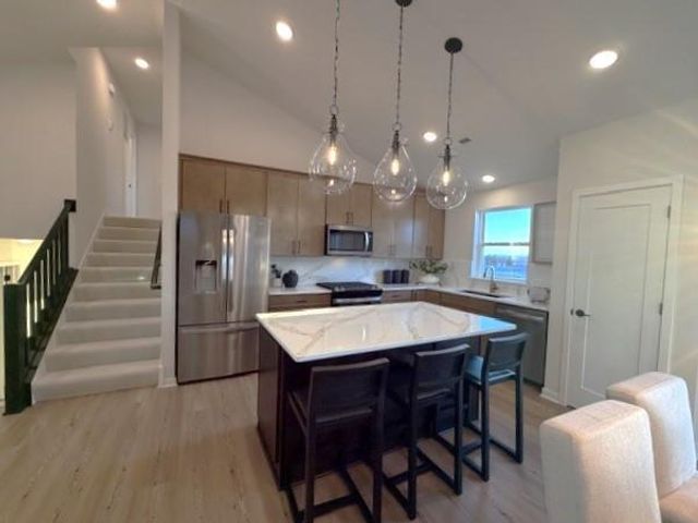 1652 Lund Way, Shakopee, MN 55379