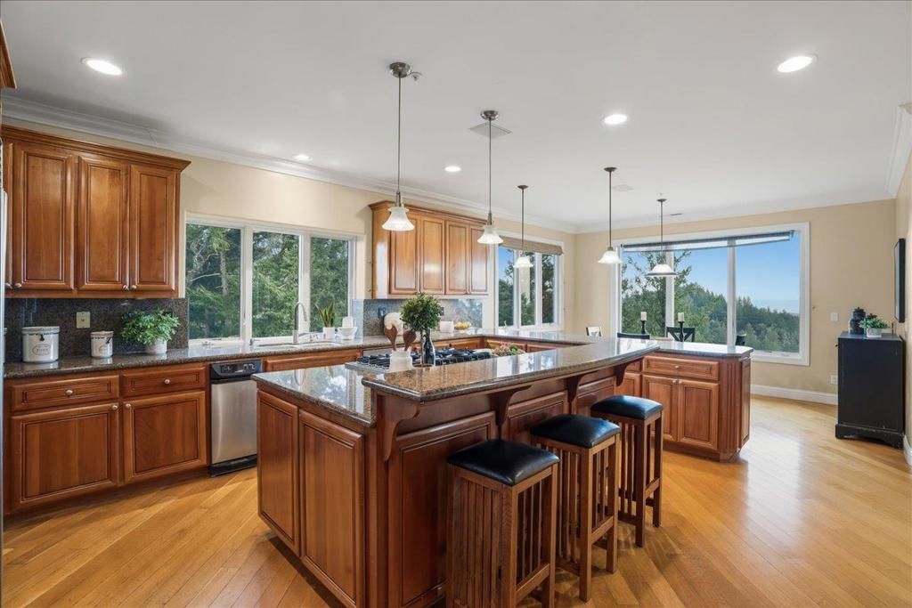 Image 14 of property listing at 19975 Skyline Boulevard, Los Gatos, CA 95033