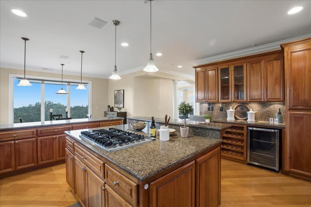 Image 16 of property listing at 19975 Skyline Boulevard, Los Gatos, CA 95033