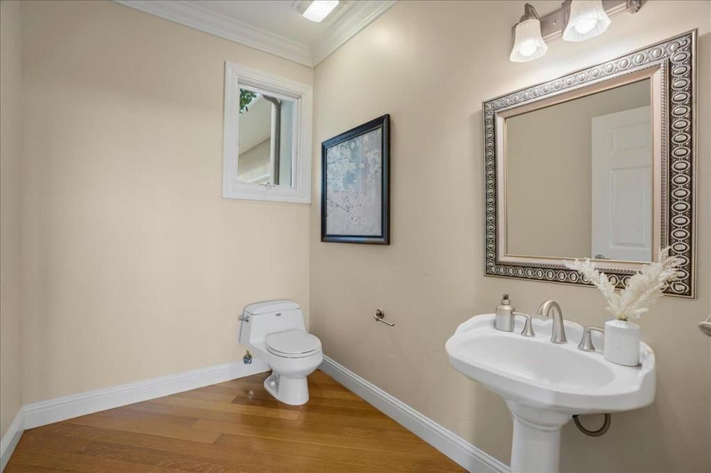 Image 20 of property listing at 19975 Skyline Boulevard, Los Gatos, CA 95033