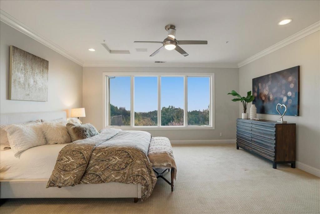 Image 24 of property listing at 19975 Skyline Boulevard, Los Gatos, CA 95033