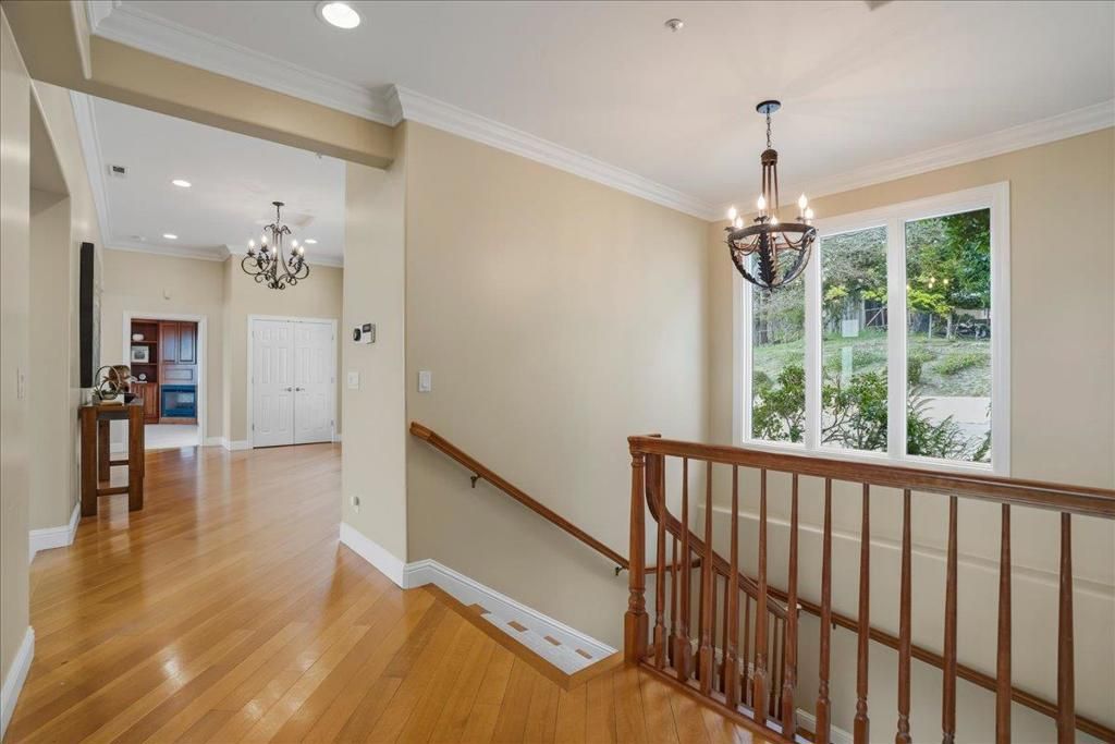 Image 29 of property listing at 19975 Skyline Boulevard, Los Gatos, CA 95033