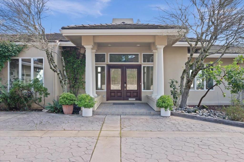 Image 3 of property listing at 19975 Skyline Boulevard, Los Gatos, CA 95033