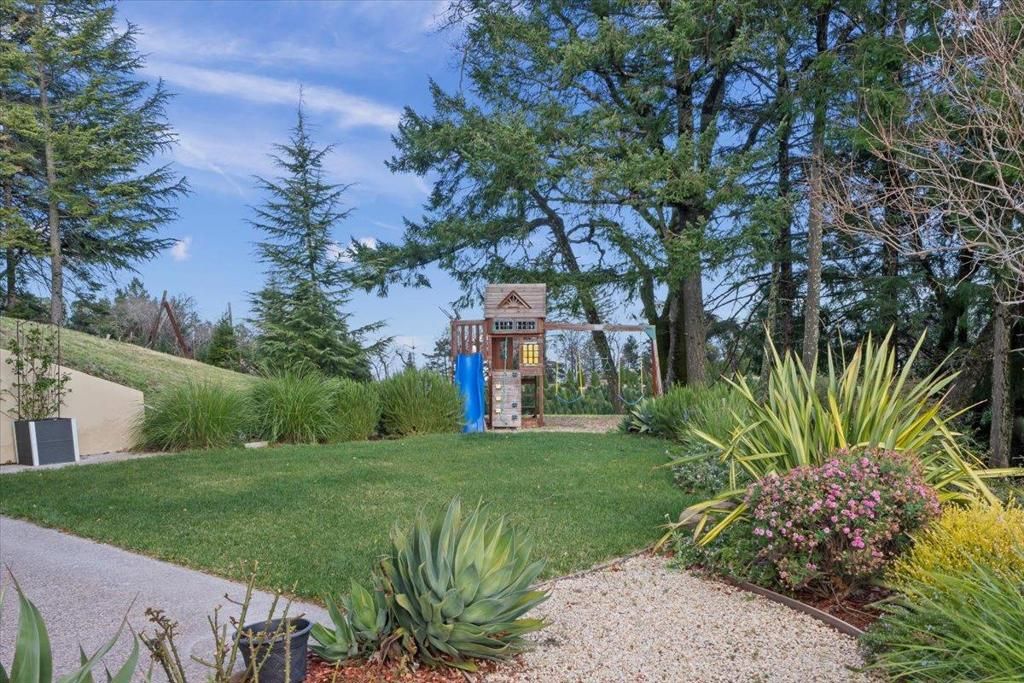 Image 46 of property listing at 19975 Skyline Boulevard, Los Gatos, CA 95033