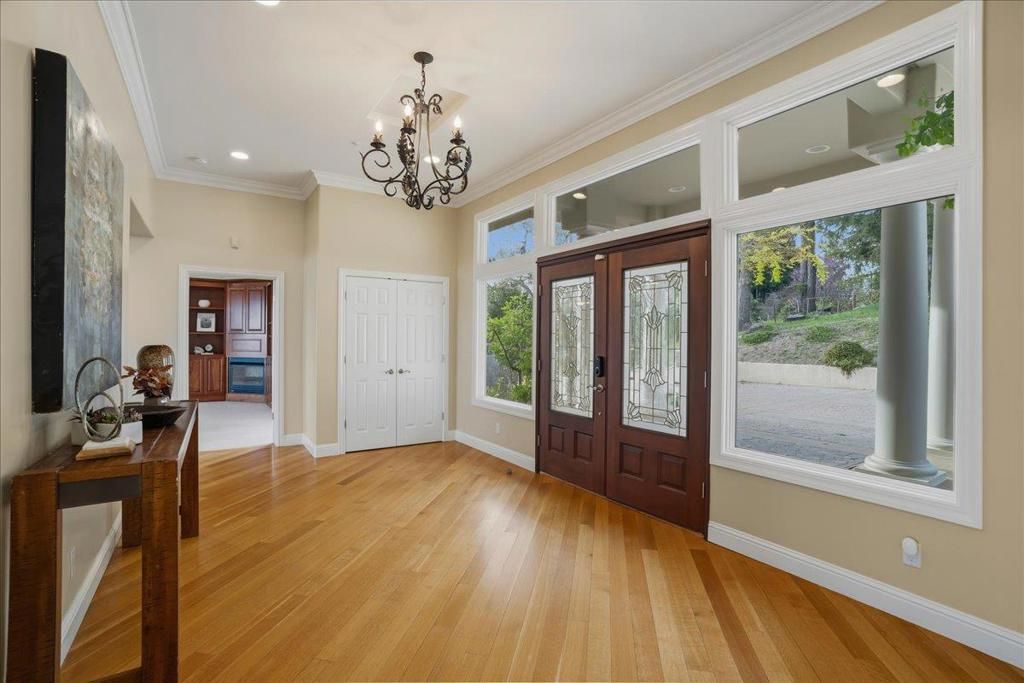 Image 5 of property listing at 19975 Skyline Boulevard, Los Gatos, CA 95033