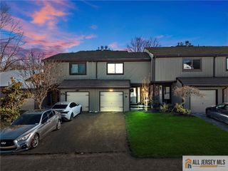 155 Penn Court 136, Old Bridge, NJ 07747