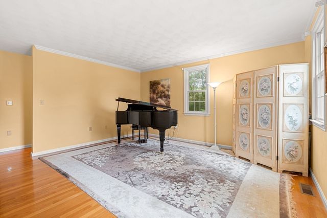19 Noel Rd, Andover, MA 01810
