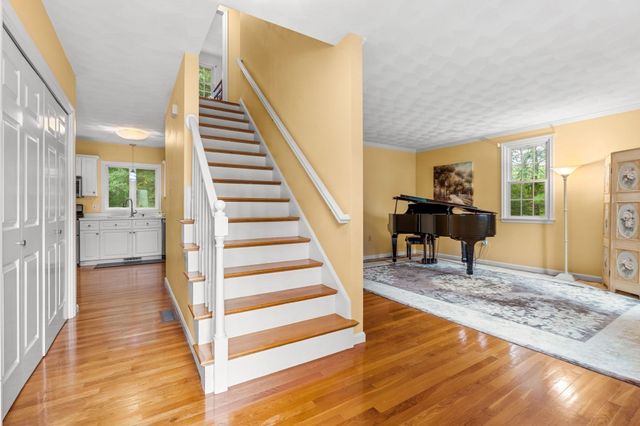 19 Noel Rd, Andover, MA 01810
