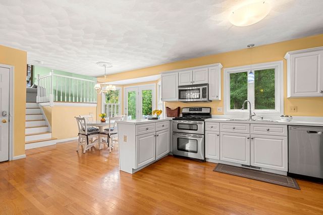 19 Noel Rd, Andover, MA 01810