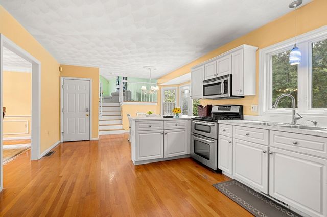19 Noel Rd, Andover, MA 01810