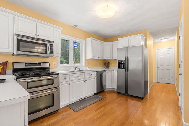 19 Noel Rd, Andover, MA 01810