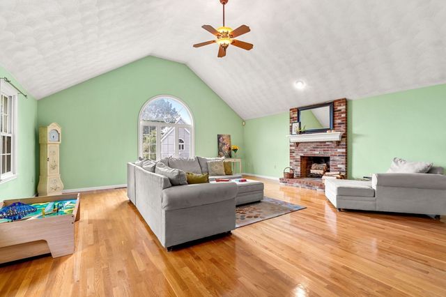 19 Noel Rd, Andover, MA 01810