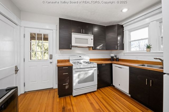 1814 Beechwood Drive, South Charleston, WV 25303