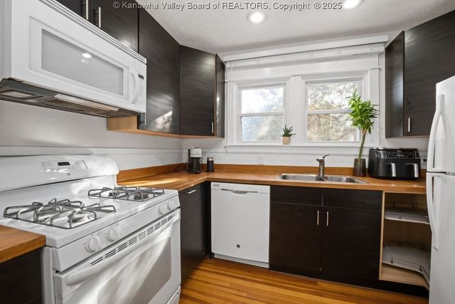 1814 Beechwood Drive, South Charleston, WV 25303