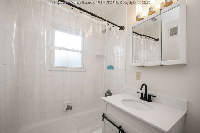 1814 Beechwood Drive, South Charleston, WV 25303