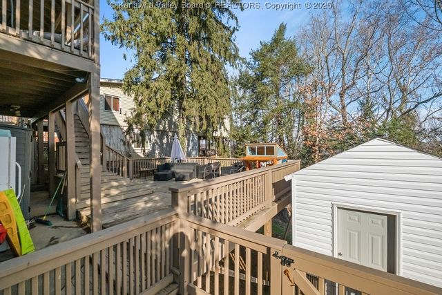 1814 Beechwood Drive, South Charleston, WV 25303