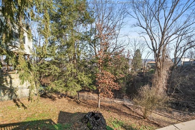 1814 Beechwood Drive, South Charleston, WV 25303