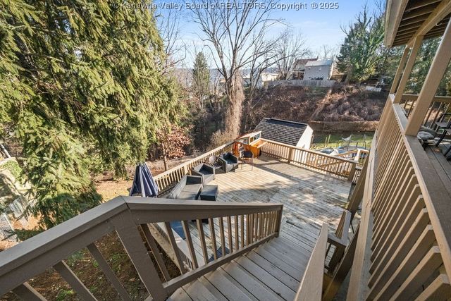 1814 Beechwood Drive, South Charleston, WV 25303