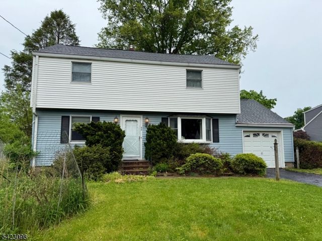 52 Burch Dr, Morris Plains Boro, NJ 07950