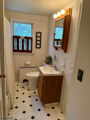 52 Burch Dr, Morris Plains Boro, NJ 07950