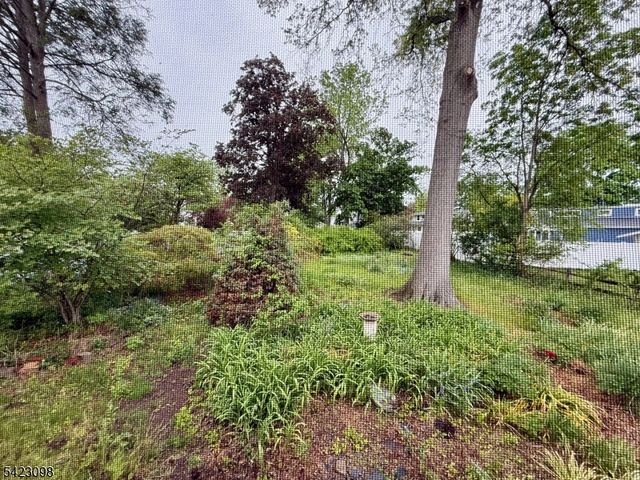 52 Burch Dr, Morris Plains Boro, NJ 07950