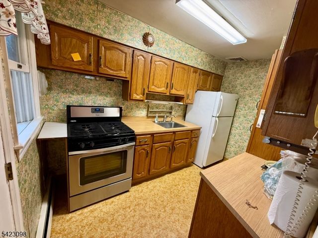 52 Burch Dr, Morris Plains Boro, NJ 07950