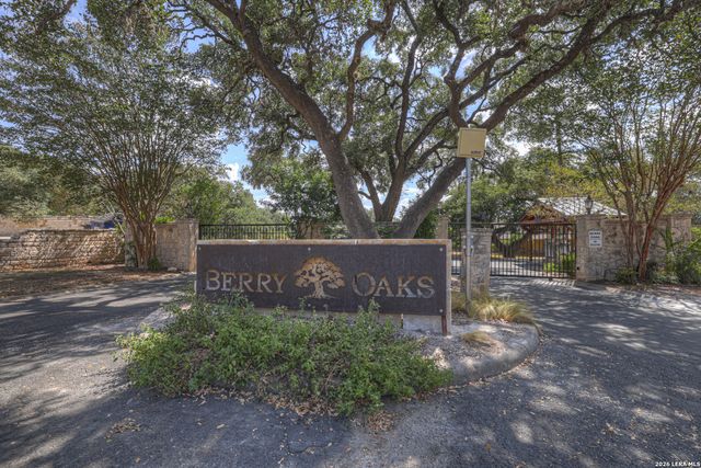257 Berry Oaks Dr, Bulverde, TX 78163
