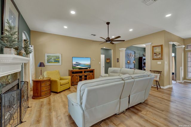 257 Berry Oaks Dr, Bulverde, TX 78163