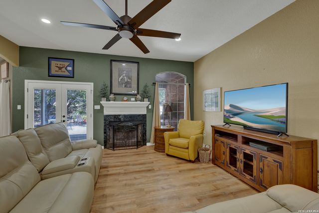 257 Berry Oaks Dr, Bulverde, TX 78163
