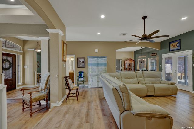 257 Berry Oaks Dr, Bulverde, TX 78163