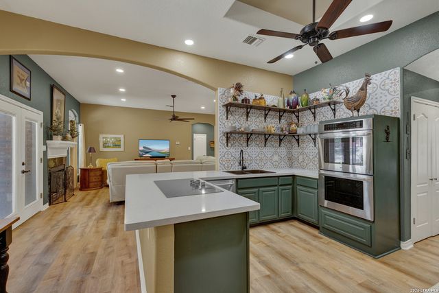 257 Berry Oaks Dr, Bulverde, TX 78163