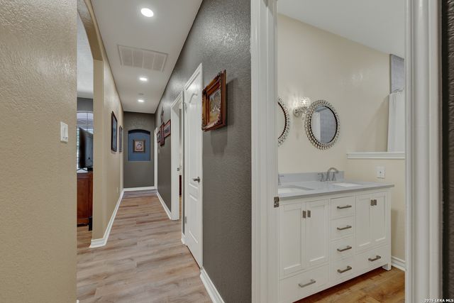 257 Berry Oaks Dr, Bulverde, TX 78163