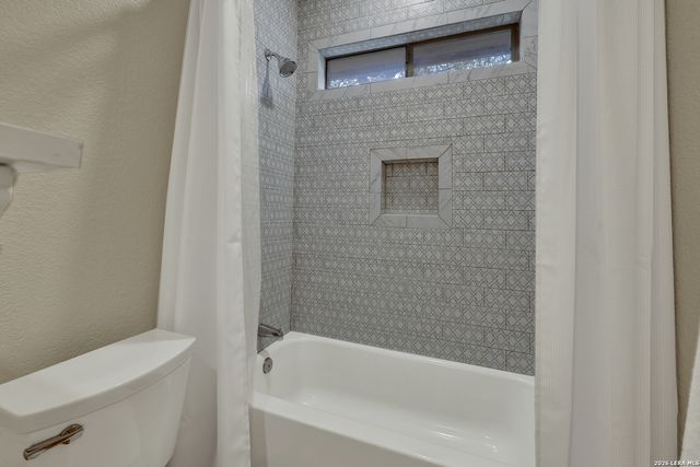 257 Berry Oaks Dr, Bulverde, TX 78163