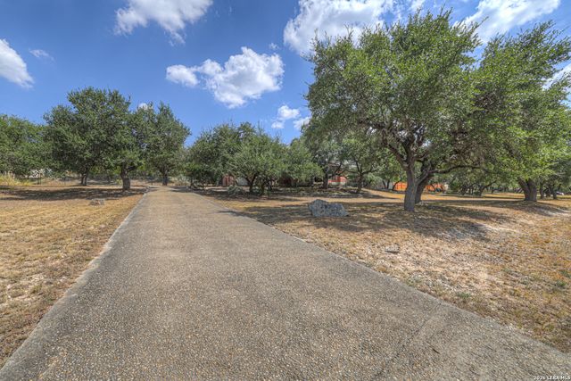 257 Berry Oaks Dr, Bulverde, TX 78163