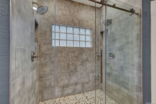 257 Berry Oaks Dr, Bulverde, TX 78163