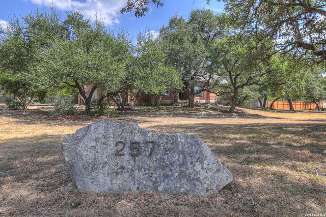 257 Berry Oaks Dr, Bulverde, TX 78163