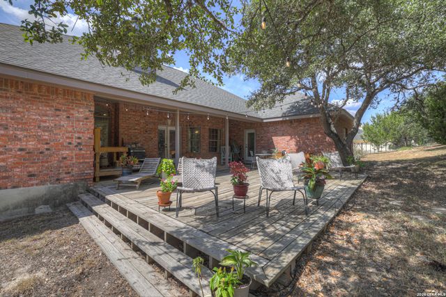 257 Berry Oaks Dr, Bulverde, TX 78163