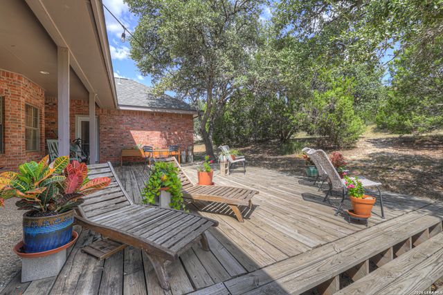 257 Berry Oaks Dr, Bulverde, TX 78163