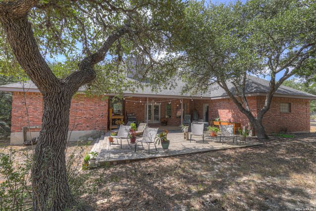 257 Berry Oaks Dr, Bulverde, TX 78163
