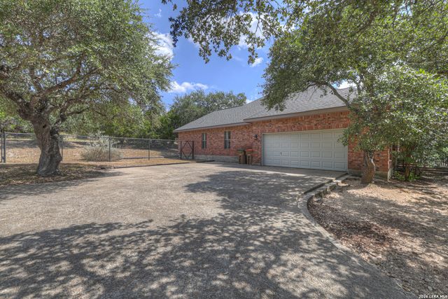 257 Berry Oaks Dr, Bulverde, TX 78163