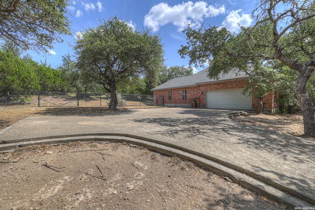 257 Berry Oaks Dr, Bulverde, TX 78163