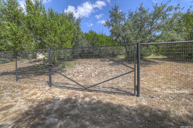 257 Berry Oaks Dr, Bulverde, TX 78163