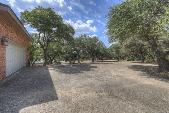 257 Berry Oaks Dr, Bulverde, TX 78163