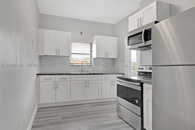 327 SW 20th St 2, Fort Lauderdale, FL 33315