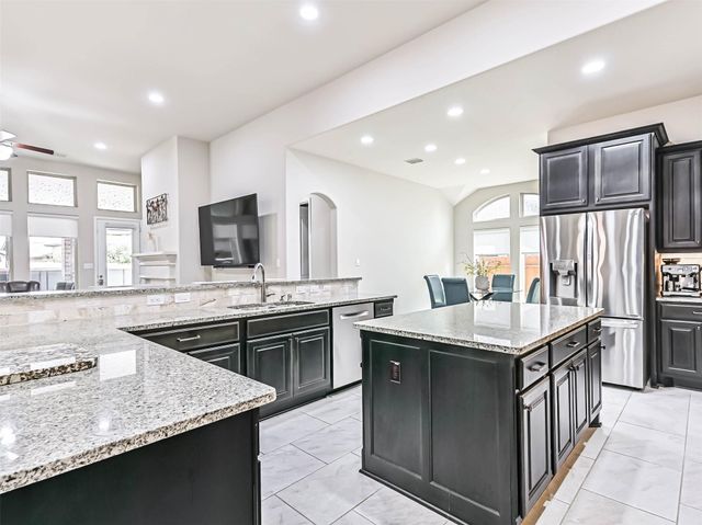 829 Sage Way Lane, Friendswood, TX 77546